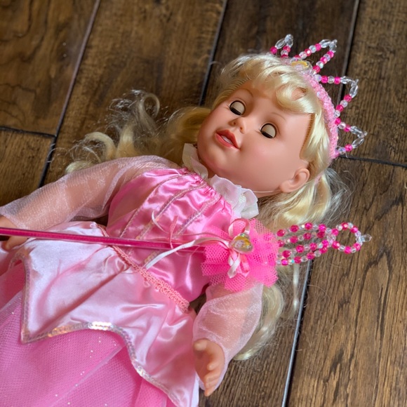 My Disney Girl Doll, Outfit & Accessories - Picture 3 of 11